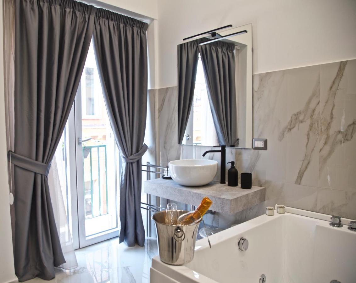 Scugnizzo Apartment Luxury Home Napoli Bagian luar foto